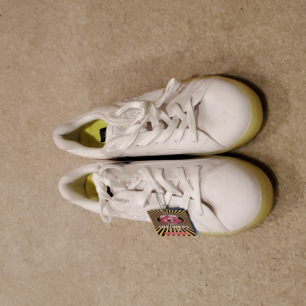 Sketchers sneakers.